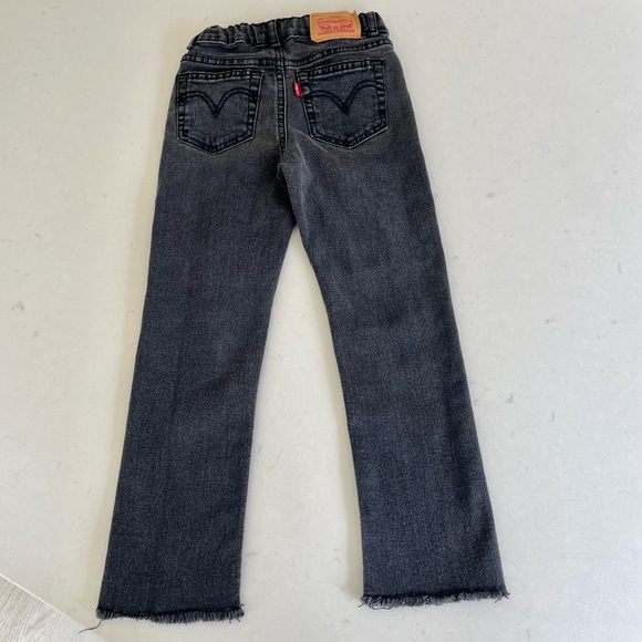 •Levi• Girls High rise straight ankle jeans with frayed ankles - Picture 2 of 8